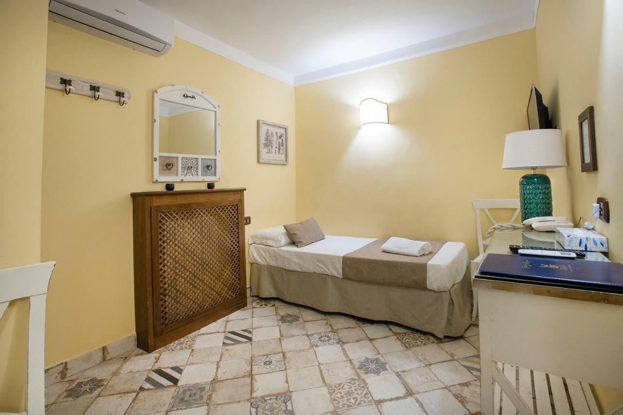 Dei Vassalli, In The Heart Of The Historic Center Guest house