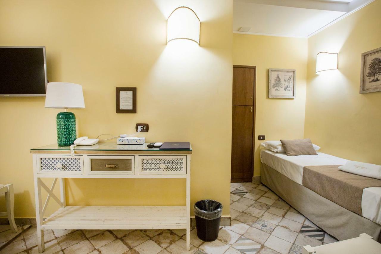 Dei Vassalli, In The Heart Of The Historic Center Guest house